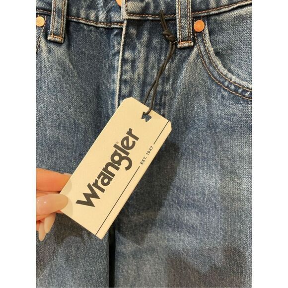 Wrangler NWT High Rise Mom Relaxed Distressed Jeans size 24 - Picture 3 of 8